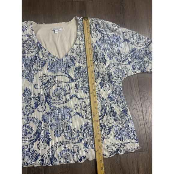 Chico’s Pleated Floral Print Blouse Blue White V-Neck Short Sleeve Top Size 1 M - Picture 3 of 7